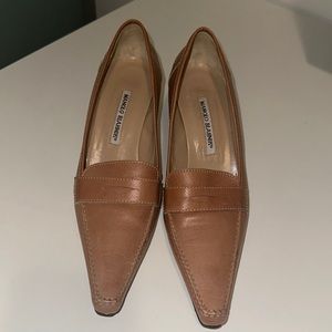 MANOLO BLAHNIK CAMEL KITTEN HEELS - SIZE 8